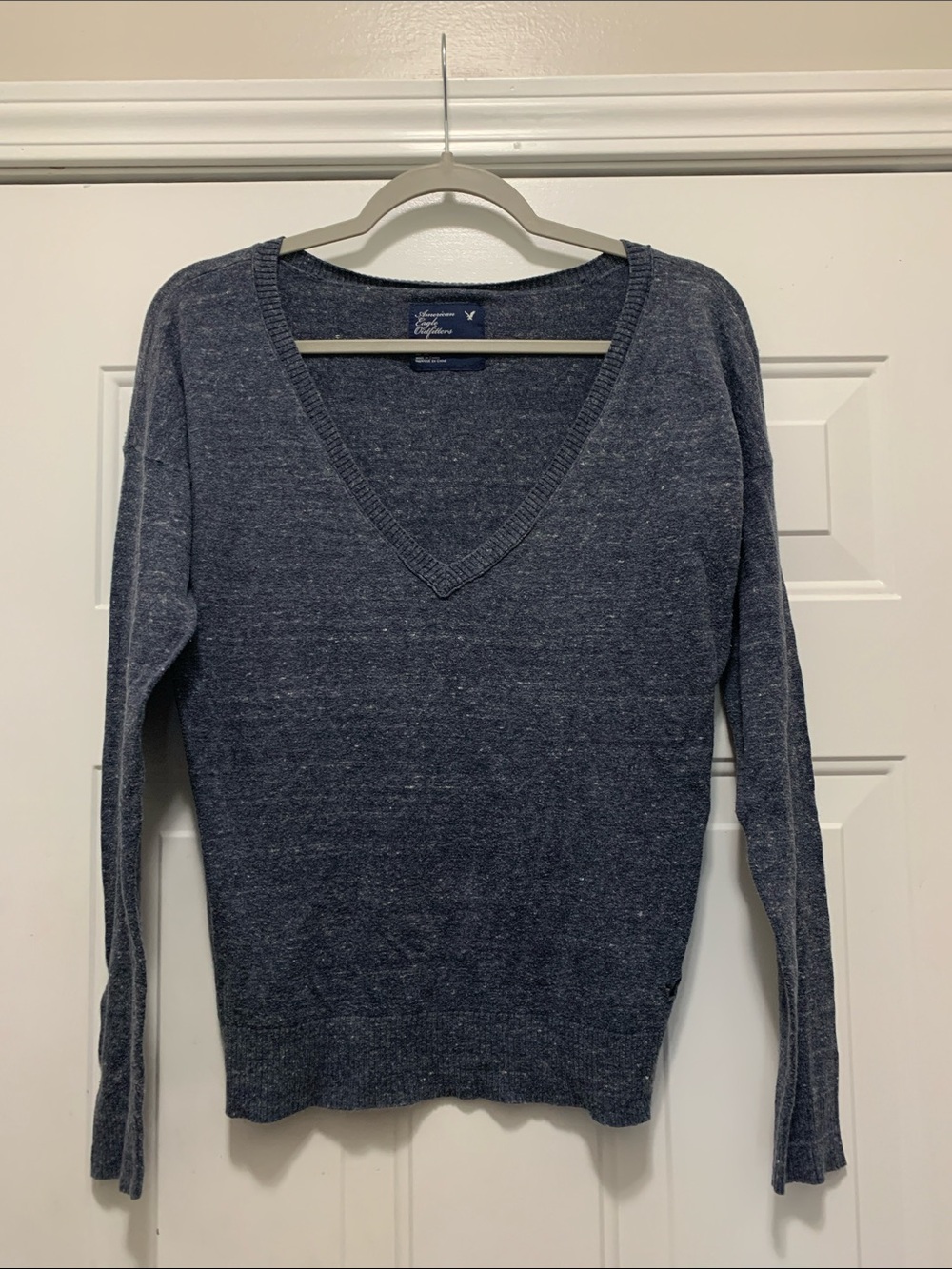 3/$15 American Eagle Outfitters 100% Cotton V-Neck Sweater in Heather Navy